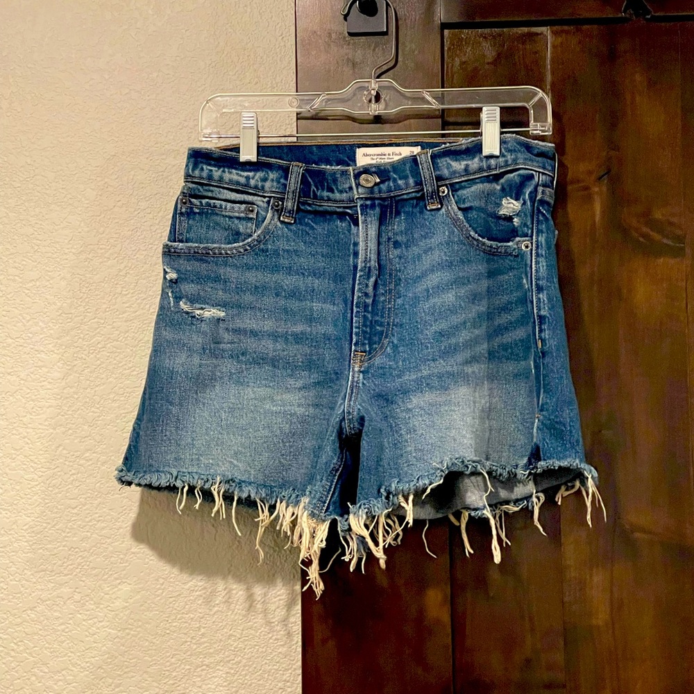 Abercrombie 4” Mom Shorts